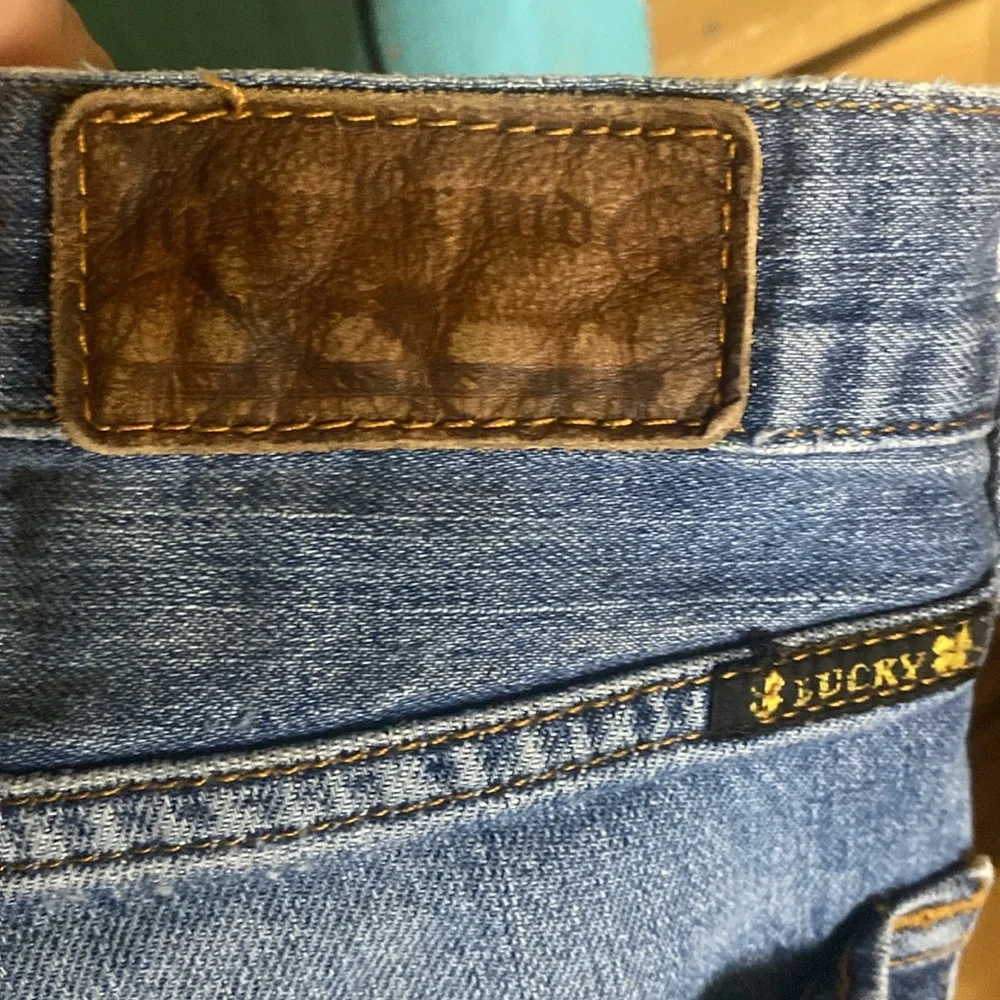 Lucky Brand Y2K straight leg jeans size 34x33 lightly distressed cotton denim